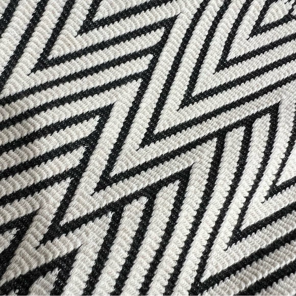 H&M bodycon patterned dress size 2 - Picture 3 of 4